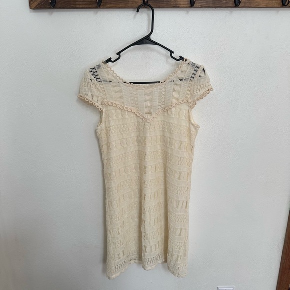Charlotte Russe Dresses & Skirts - Charlotte Russe Cream Lace Mini Dress